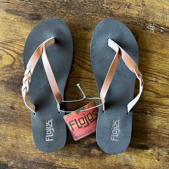 Flojos Shoes - NWT Flojos Womens Serenity Faux Leather Braided Flip Flops (Size 8) Rose Gold